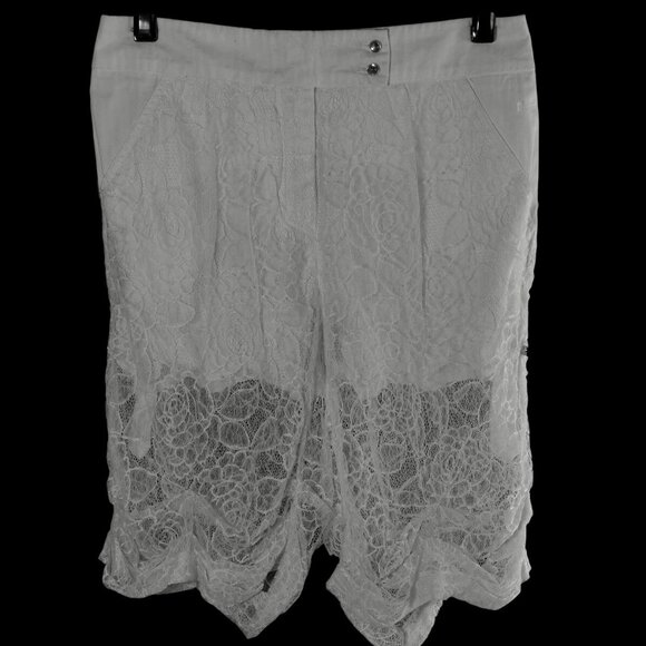 NWOT Patrizia Pepe Firenze Italy Fancy White Lace Shorts Size 40 - Picture 1 of 9